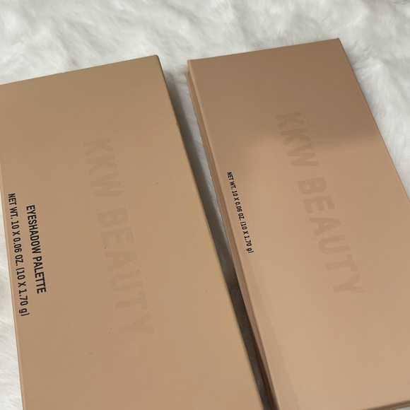 Classic Eyeshadow Palette- KKW Beauty
Kim Kardashian 🤎 - Picture 6 of 7